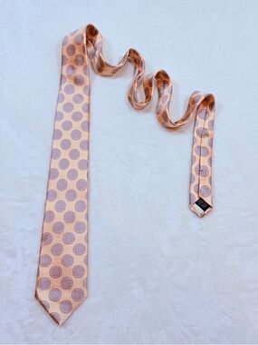 Source Unknown‎ Peach Tie with Lilac Medallion Dots
